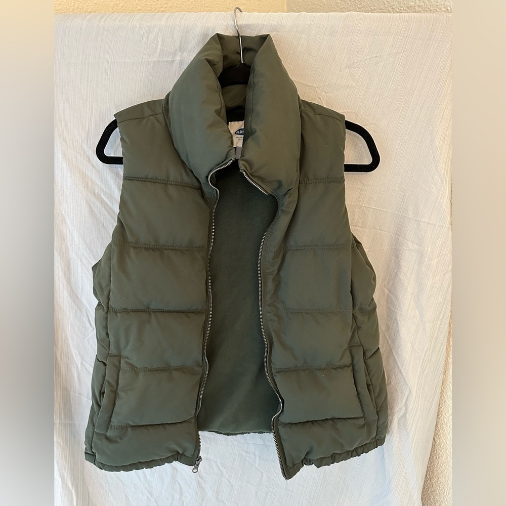 Old Navy Puffer Vest